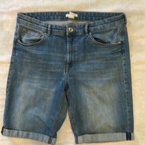 H&M Pants - H&M Blue Denim Jeans Shorts Factory Faded Size 14 Rolled Cuff Stretch